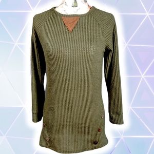 Green with faux suede accents size small Hailey & Company soft thermal shirt